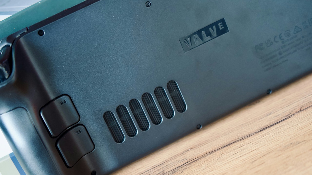 Takiego Steam Decka jeszcze nie widzieliście; jest chłodzony wodą i raczej niezbyt przenośny, źródło grafiki: Unsplash | Georgiy Lyamin.