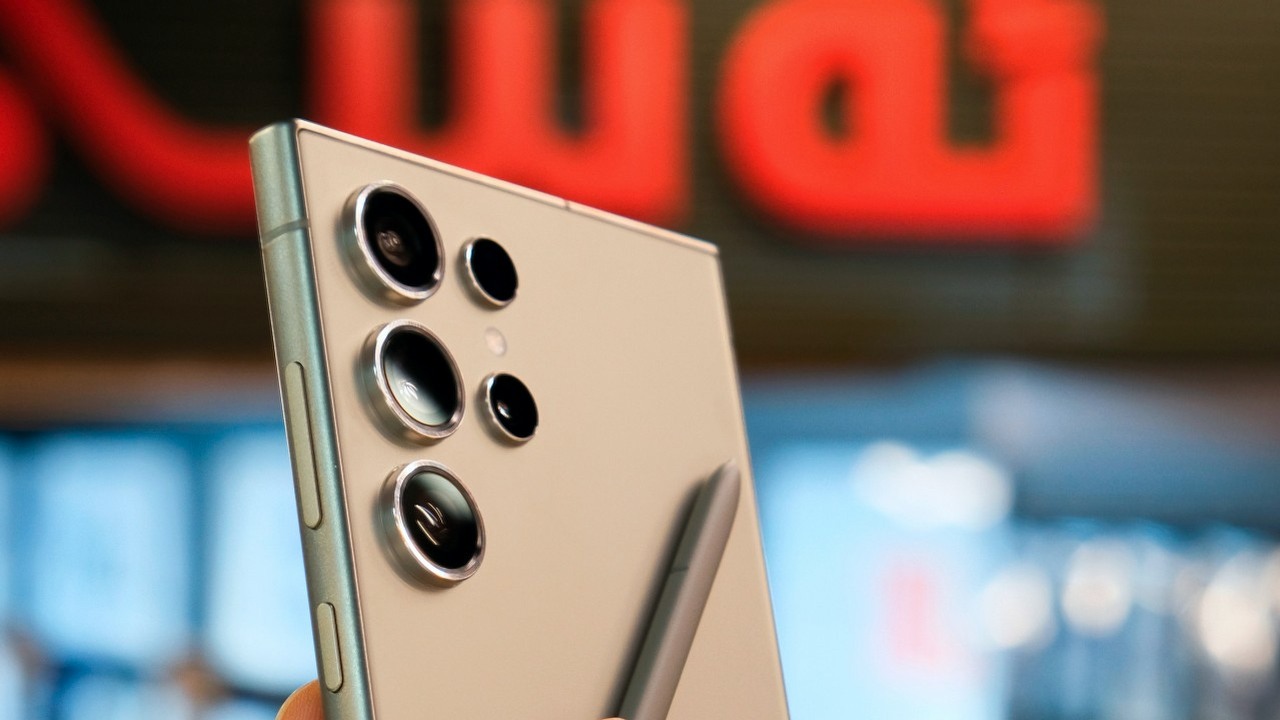Nowe Galaxy S25 mogą być zaprezentowane w przyszłym miesiącu - oto kilka największych nowości Samsunga, źródło grafiki: Zana Latif, Unsplash.