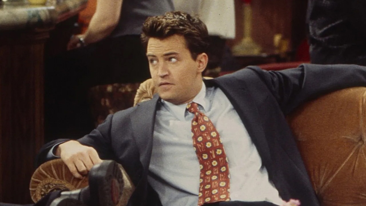 „Musicie ją obsadzić”. Matthew Perry wstawił się za tą aktorką, aby zatrudniono ją w Przyjaciołach, źródło grafiki: Friends, David Crane i Marta Kauffman, NBC, 1994.