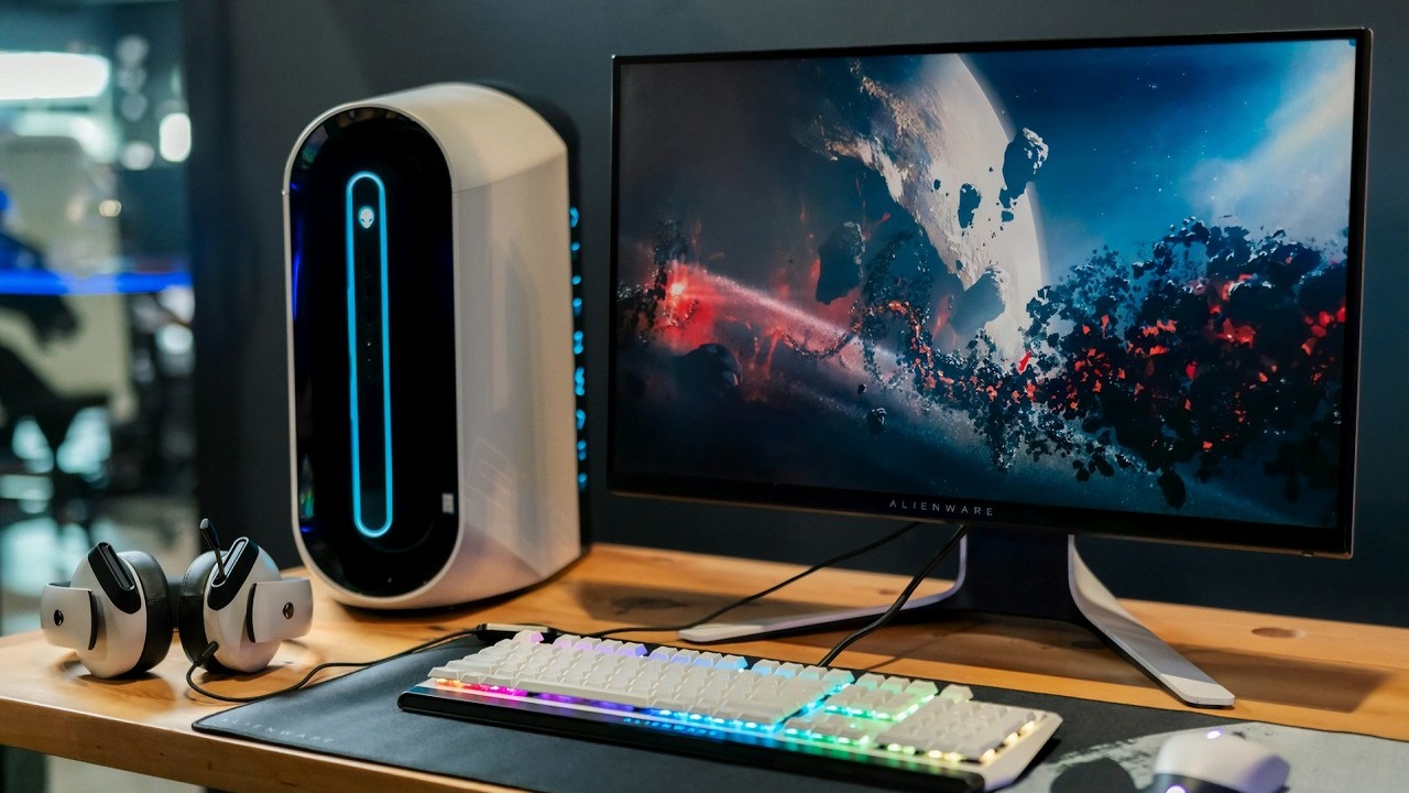 „MAX OLED": przełomowa technologia obiecuje znacznie jaśniejsze i dużo trwalsze wyświetlacze, źródło grafiki: Unsplash | Alienware.