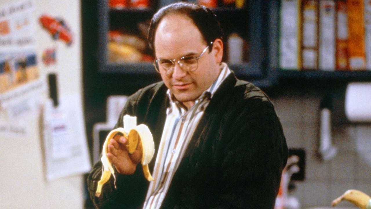 „Jest wściekły”. Jason Alexander „groził odejściem” z Seinfelda po tym, jak został pominięty w odcinku 3. sezonu, źródło grafiki: Seinfeld, Larry David i Jerry Seinfeld, NBC, 1989.