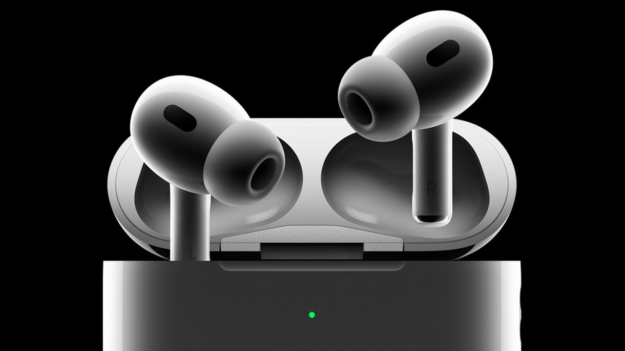AirPods Pro 3 trafią do sklepów na początku 2025 roku? Mogą mieć nowy wygląd i dodatkowe funkcje, źródło grafiki: Apple.