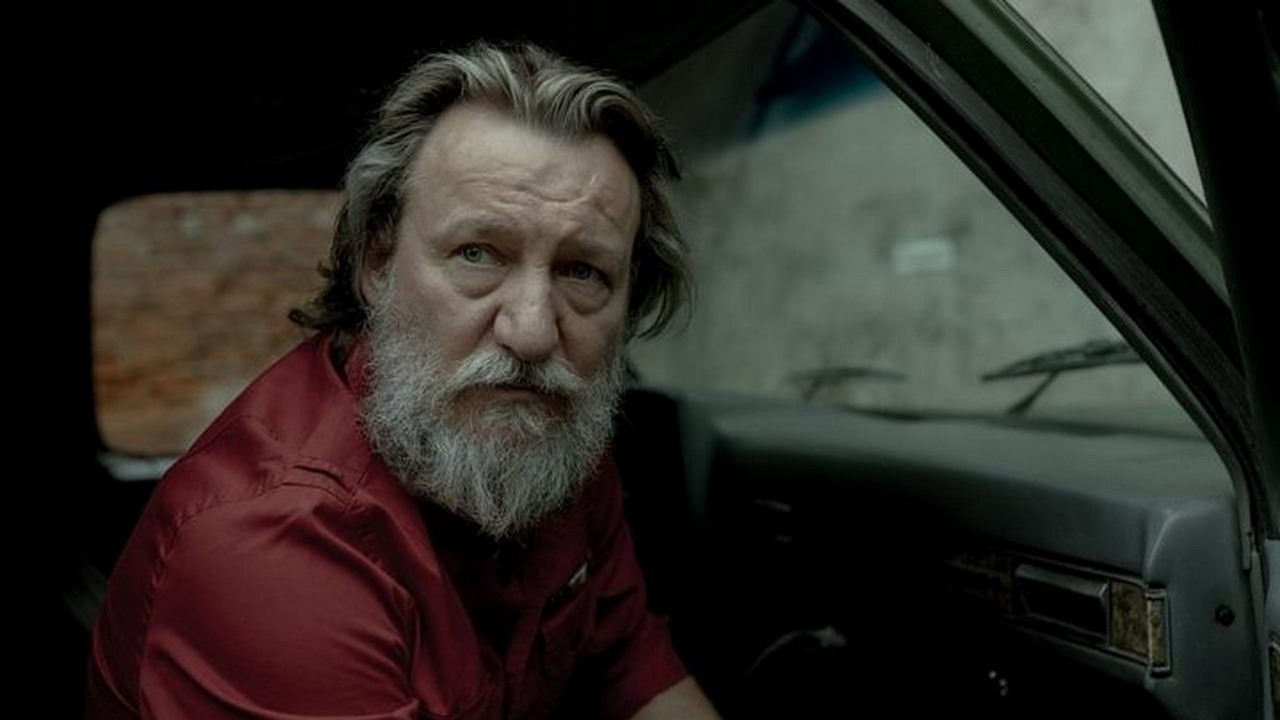 Wzgórze psów będzie wielką styczniową premierą Netflixa w 2025 roku. Serial kryminalny z Robertem Więckiewiczem ma już pierwszy mroczny zwiastun, źródło grafiki: Wzgórze psów, Jacek Borcuch, Netflix, 2025.