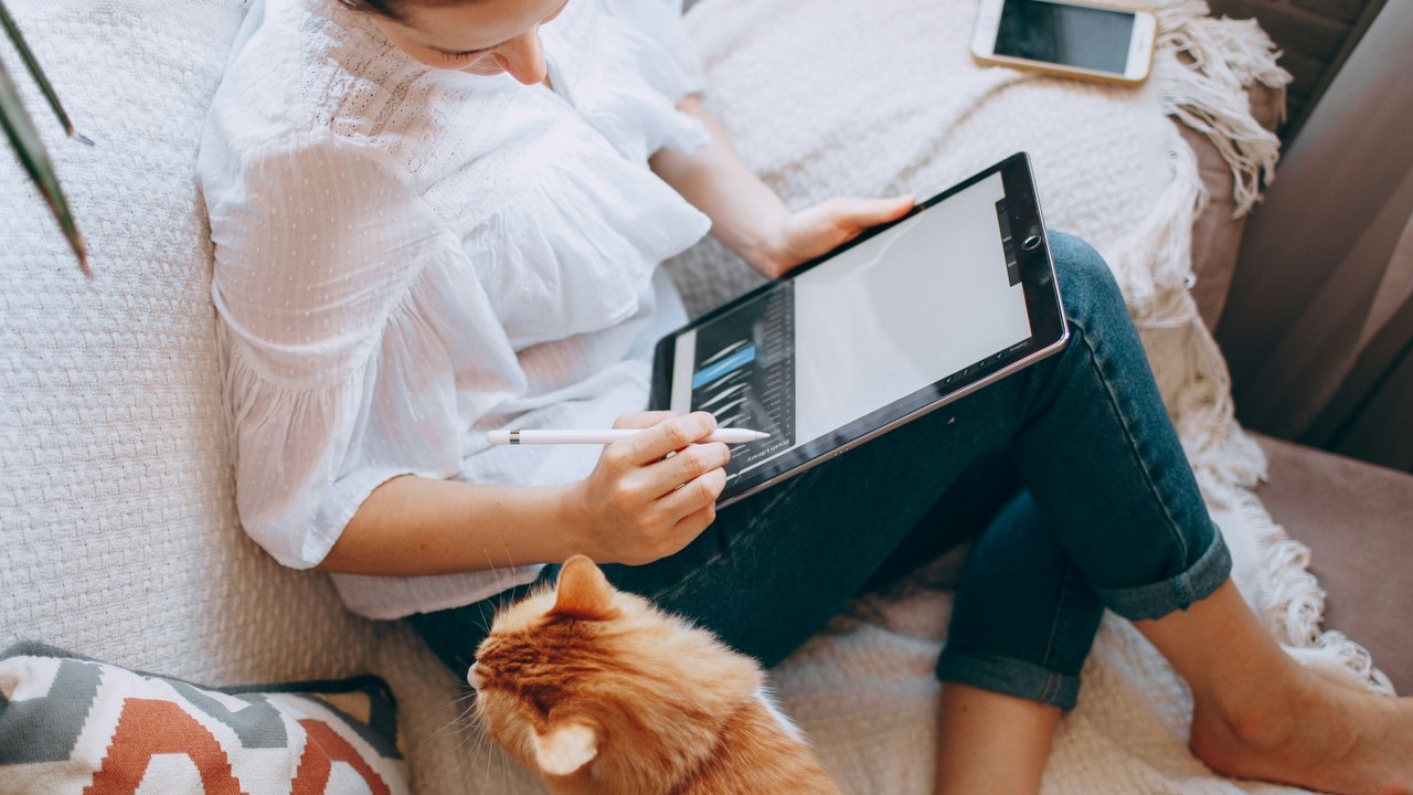 Które iPady otrzymają aktualizację do nowego systemu Apple iPadOS 19?, źródło grafiki: Helena Lopes, Unsplash.