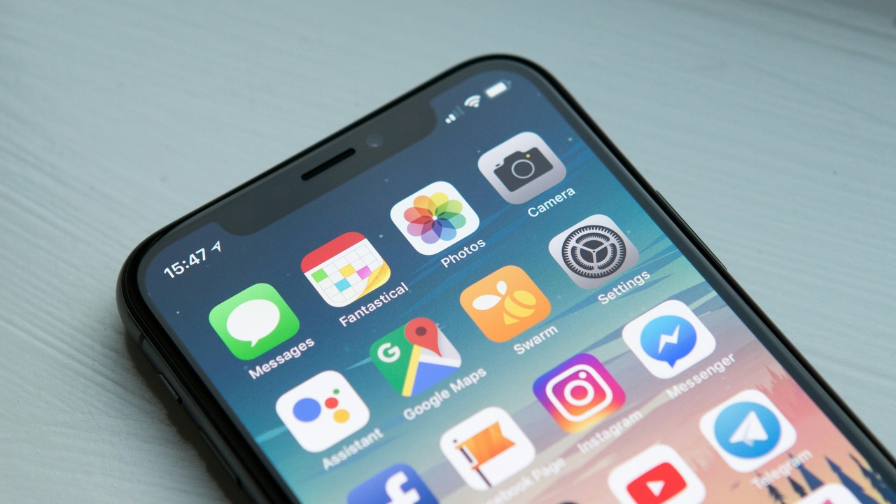 iOS 18.2 może zostać opóźniony; prawdopodobnie jest w nim za dużo błędów, źródło grafiki: William Hook | Unsplash.