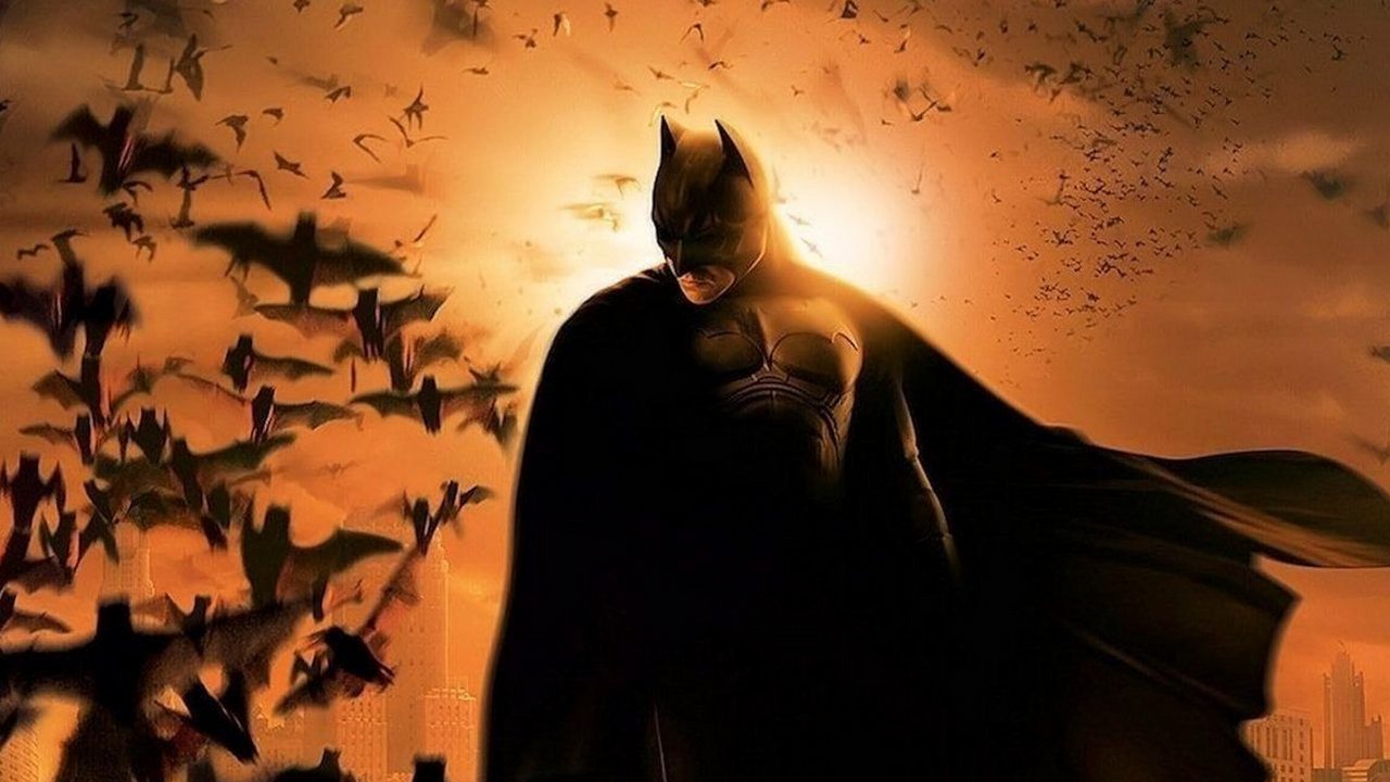 „Nigdy go nie zatrudnię”. Guy Pearce ujawnia, że Warner Bros. zabroniło Christopherowi Nolanowi zaangażowania go w Batman: Początek, źródło grafiki: Batman Początek, Christopher Nolan, Warner Bros., 2005.