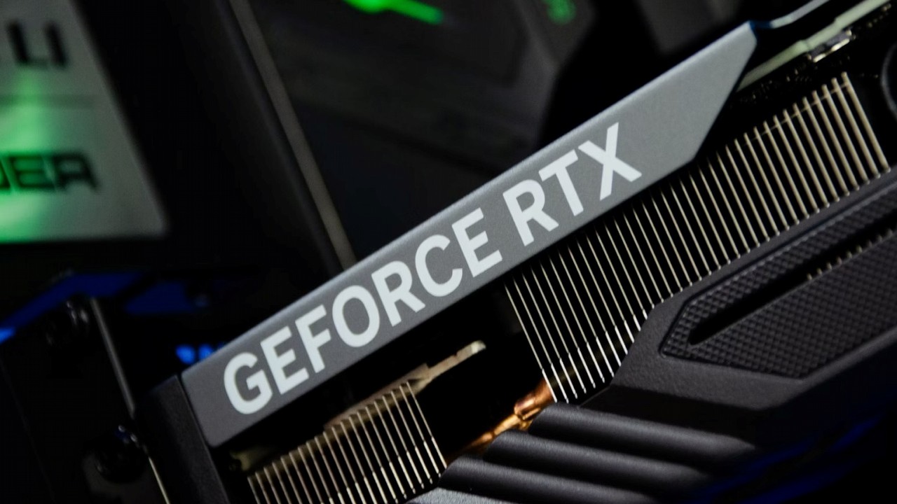RTX 5060 jednak z 8 GB VRAM-u. Lepiej prezentuje się RTX 5060 Ti, źródło grafiki: GAMERCOMP; Unsplash.com; 2024.