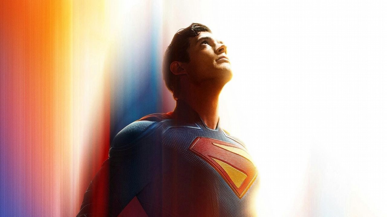 Superman Jamesa Gunna uniknie jednego z największych problemów Marvela, a fani zostaną wrzuceni „w sam środek akcji”. Reżyser o szczegółach oczekiwanej produkcji DC, źródło grafiki: Superman, James Gunn, DC, 2025.
