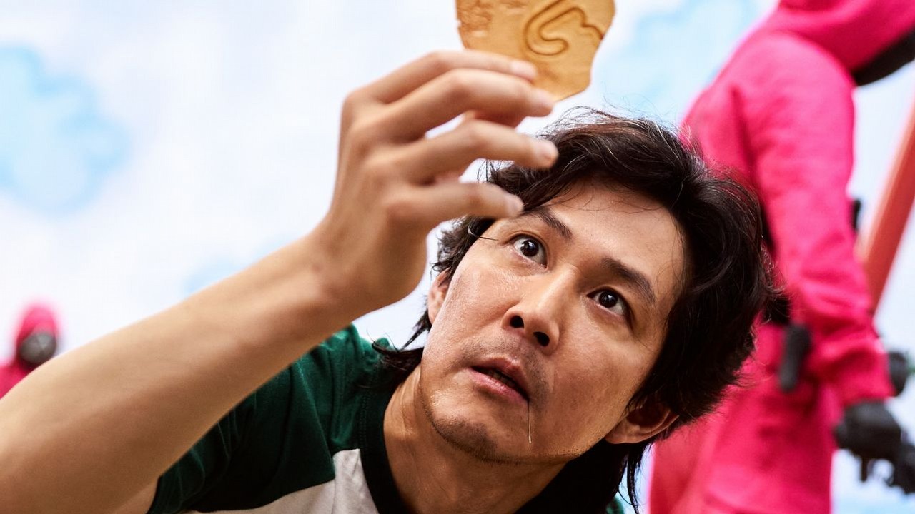 „Mam dość Squid Game”. Twórca jednego z największych hitów Netflixa jest wyczerpany pracą nad kontynuacją. Stres związany z 1. sezonem przypłacił utratą zębów, źródło grafiki: Squid Game, Hwang Dong-hyuk, Netflix, 2022.