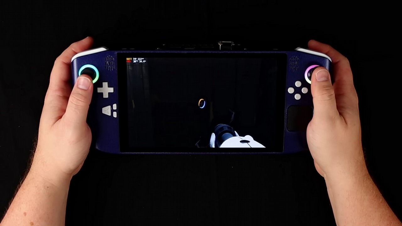 Internauta stworzył własną wersję Steam Decka. Można na nim zagrać w Wiedźmina 3, źródło grafiki: YouTube | CNCDan.