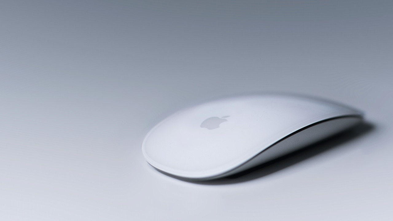 Nową myszkę Apple obsłużysz głosem? Magic Mouse ma być pierwszą taką myszą z AI, źródło grafiki: Harpal Singh | Unsplash.