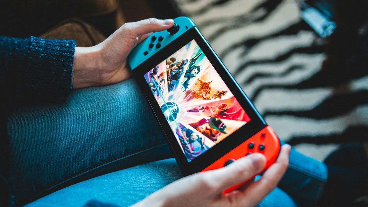Tak wygląda Nintendo Switch 2 w środku; dzięki temu przeciekowi wiemy już w zasadzie wszystko o nowej konsoli Nintendo, źródło grafiki: Unsplash | Erik Mclean..