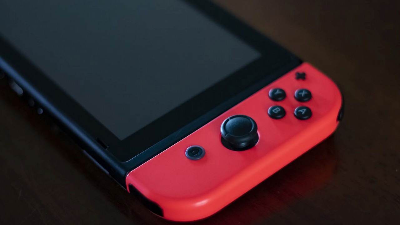 Płyta główna Switcha 2 na zdjęciach. Potwierdzony chip Nvidii i 12 GB RAM-u, źródło grafiki: Matteo Grobberio; Unsplash.com; 2019.