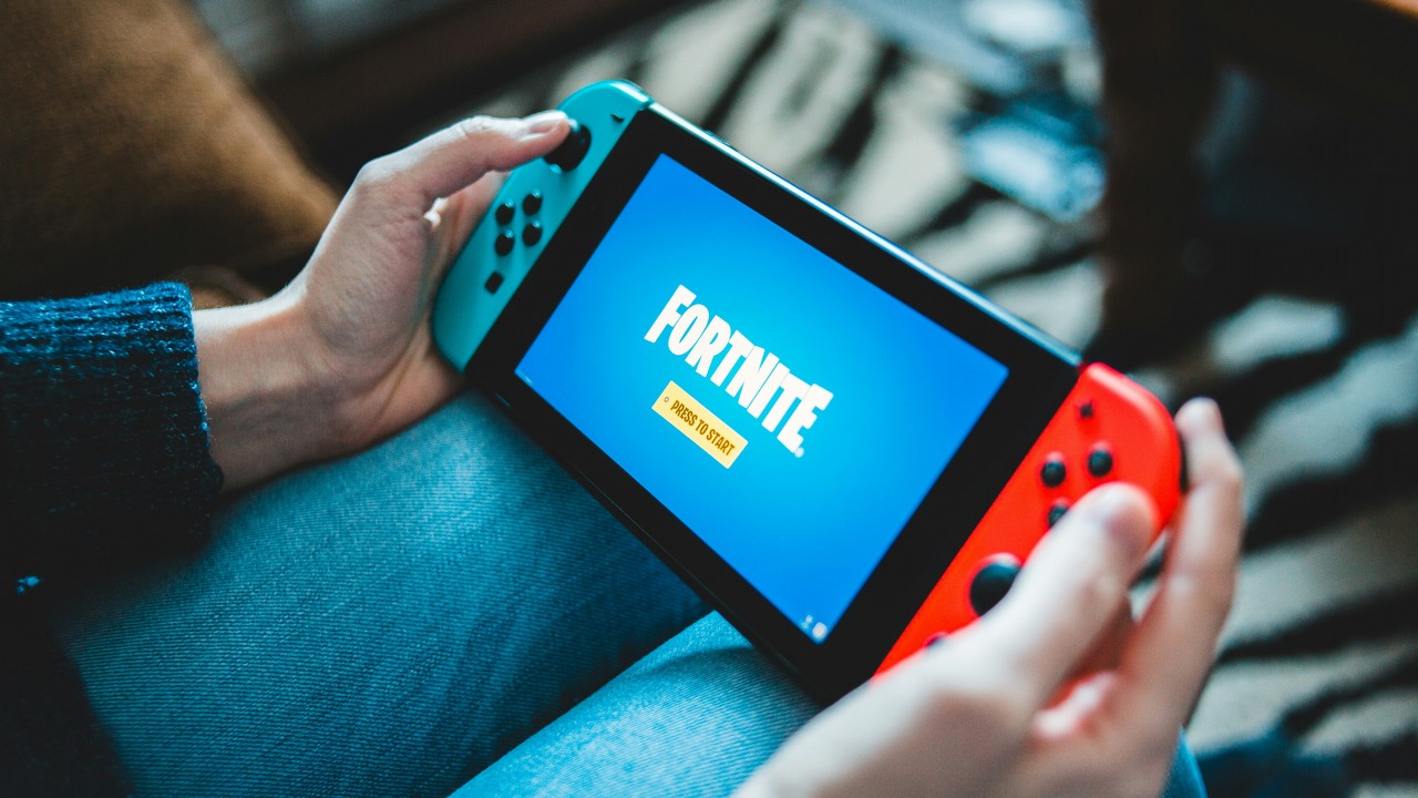 „To nieoficjalny sprzęt i nie został dostarczony przez Nintendo” - gigant komentuje wyciekające „makiety” Switcha 2 podczas CES 2025, źródło grafiki: Unsplash | Erik Mclean.