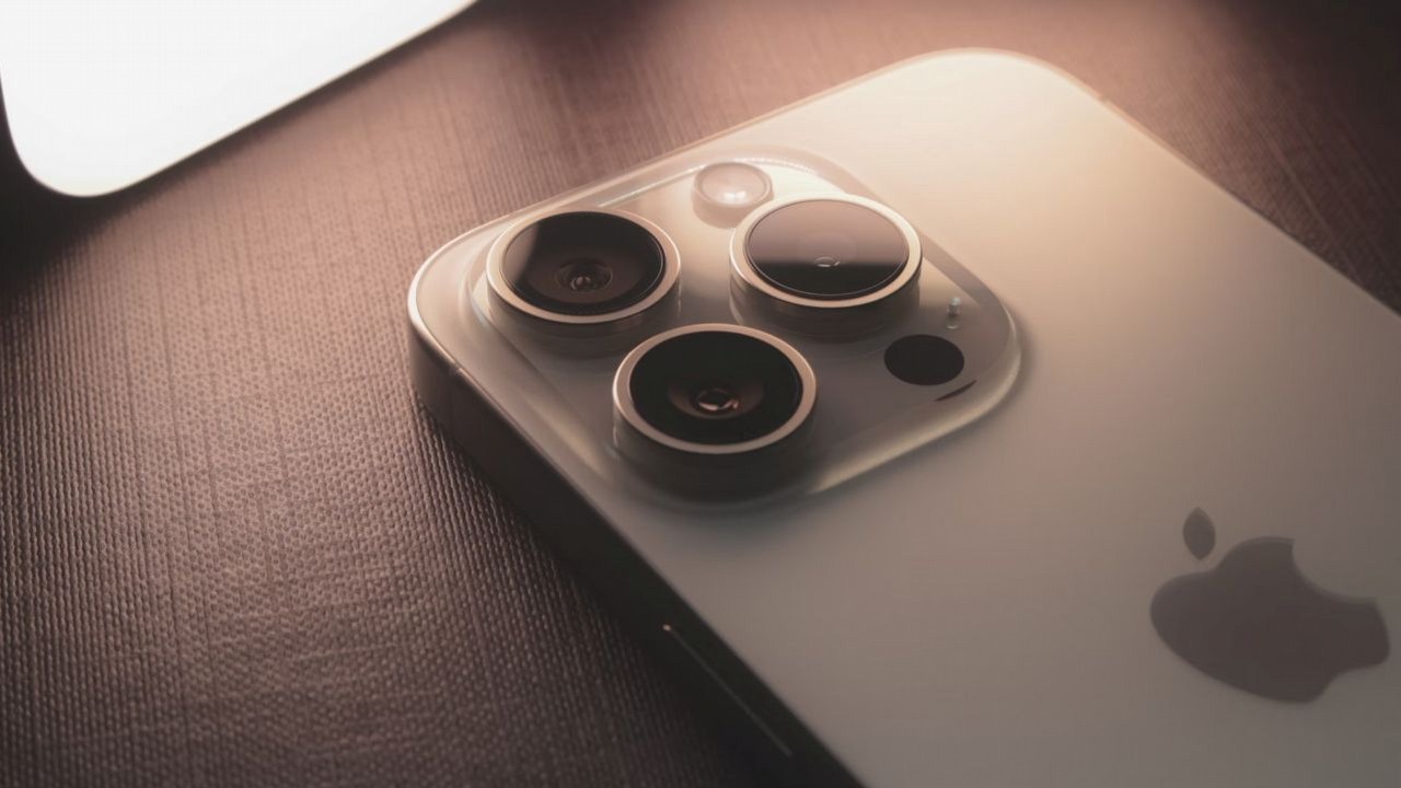 Trzy razy 48 Mpix i nowa kamera do selfie; iPhone 17 Pro to nie będzie rewolucja, źródło grafiki: Samuel Angor; Unsplash.com; 2024.