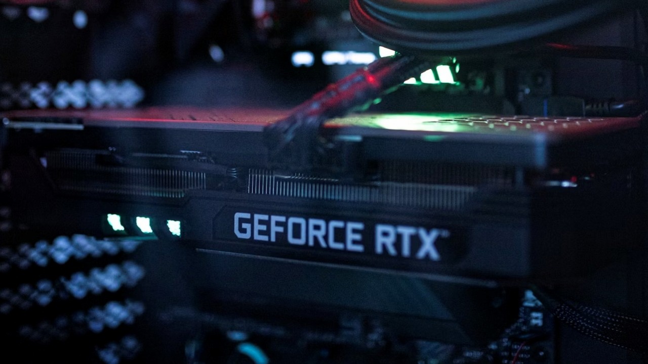 8 GB VRAM-u w kartach graficznych to często za mało. DLSS 4 może częściowo rozwiązać ten problem, źródło grafiki: Caspar Camille Rubin; Unsplash.com; 2020.