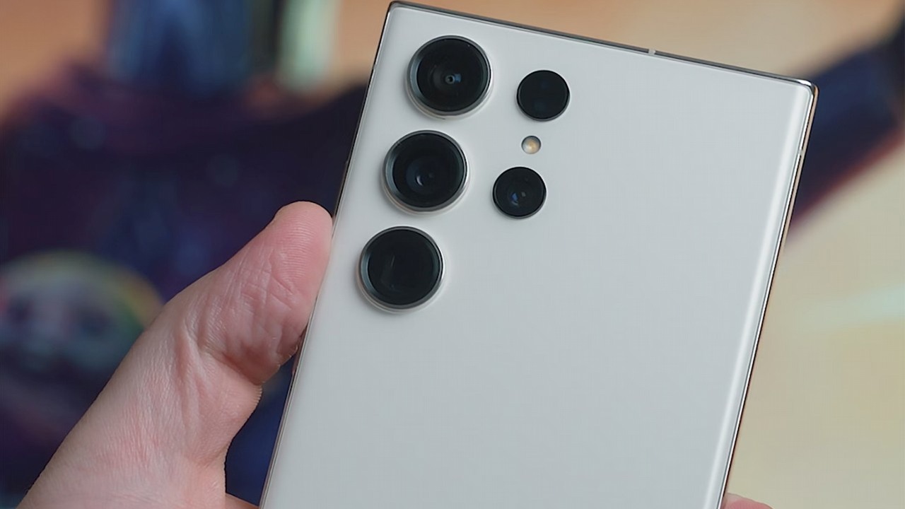 Galaxy S25 postawi na AI; nowy przeciek zdradza, że sztuczna inteligencja będzie kluczowym elementem smartfonu, źródło grafiki: Onur Binay; Unsplash.com; 2023.