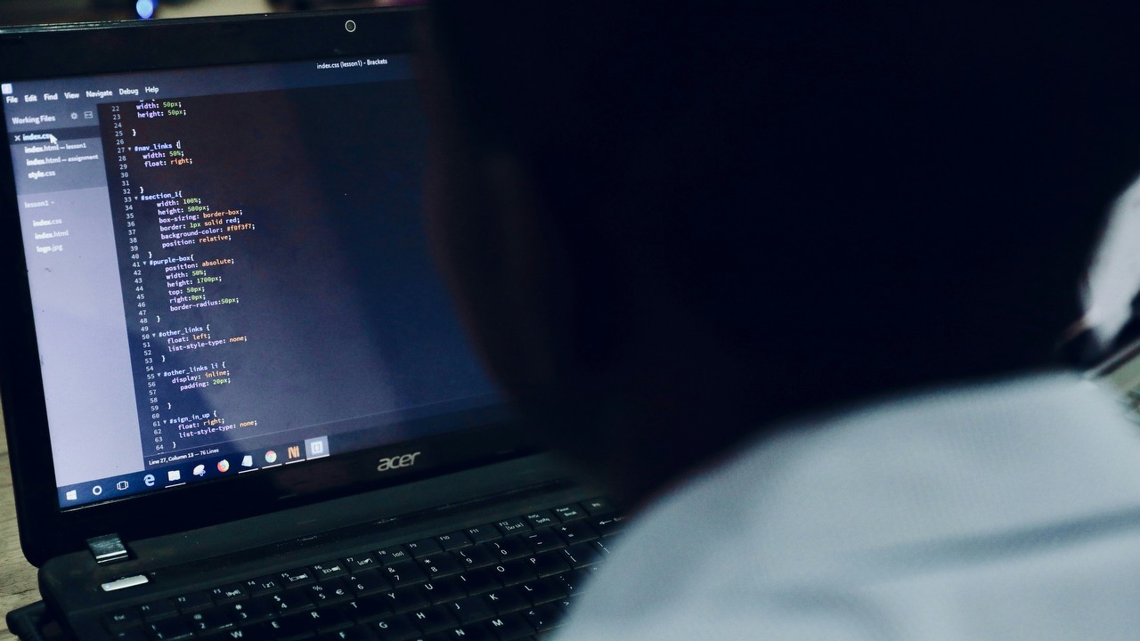 [Aktualizacja] Mark Zuckerberg ogłosił koniec wielu programistów w Meta - i nie tylko on planuje taki ruch na 2025 rok, źródło grafiki: Desola Lanre Ologun | Unsplash.