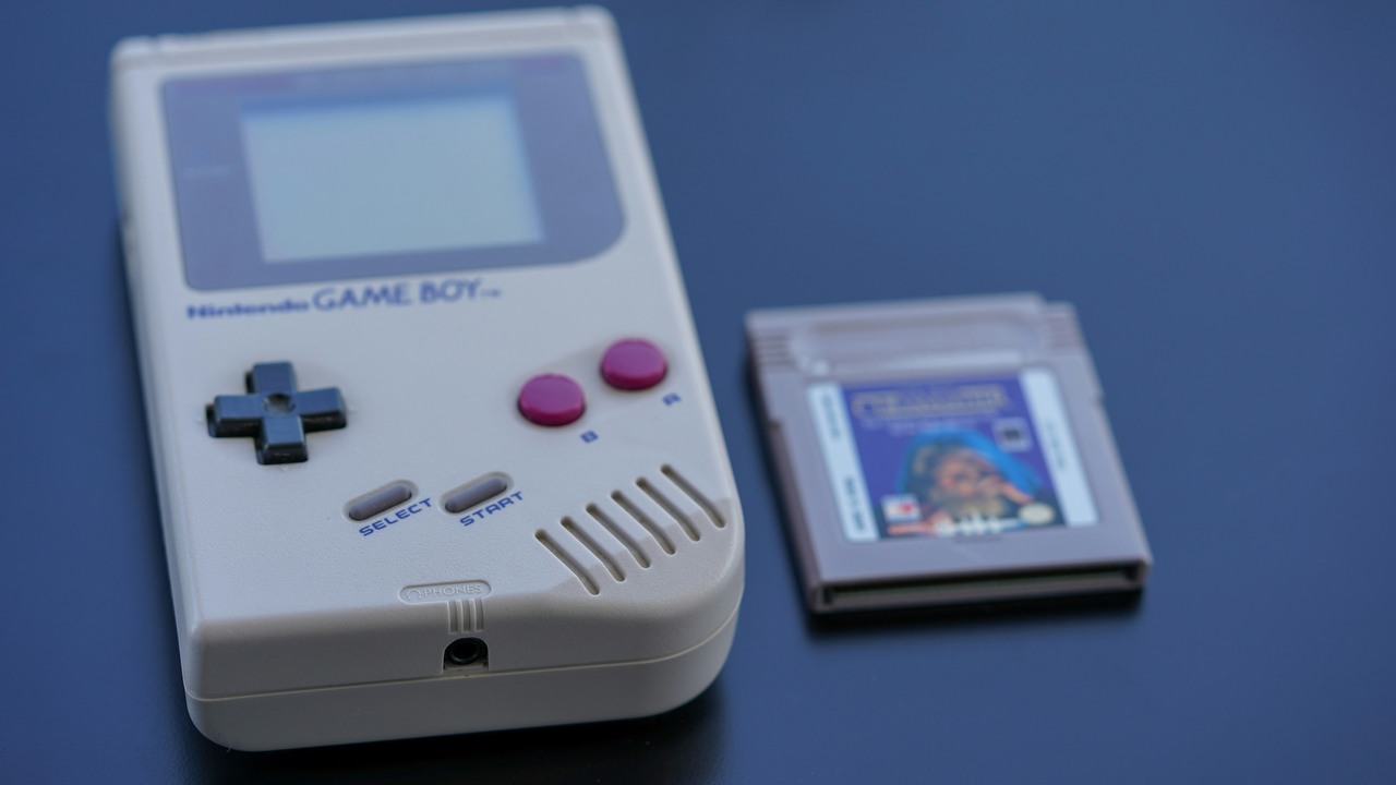 Game Boy na dużym ekranie? Fan Nintendo dostaje rzadką „stację dokującą”, która na pewno nie zmieści się w kieszeni, źródło grafiki: Ravi Palwe | Unsplash.