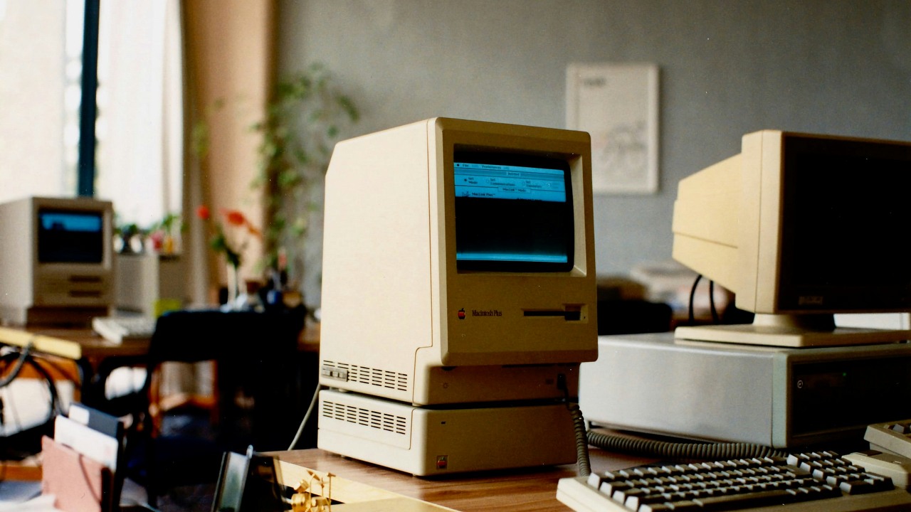 Reklamy sprzętu nie muszą być nudne. Te spoty chciały się oglądać, źródło grafiki: Unsplash | Tomas Martinez.