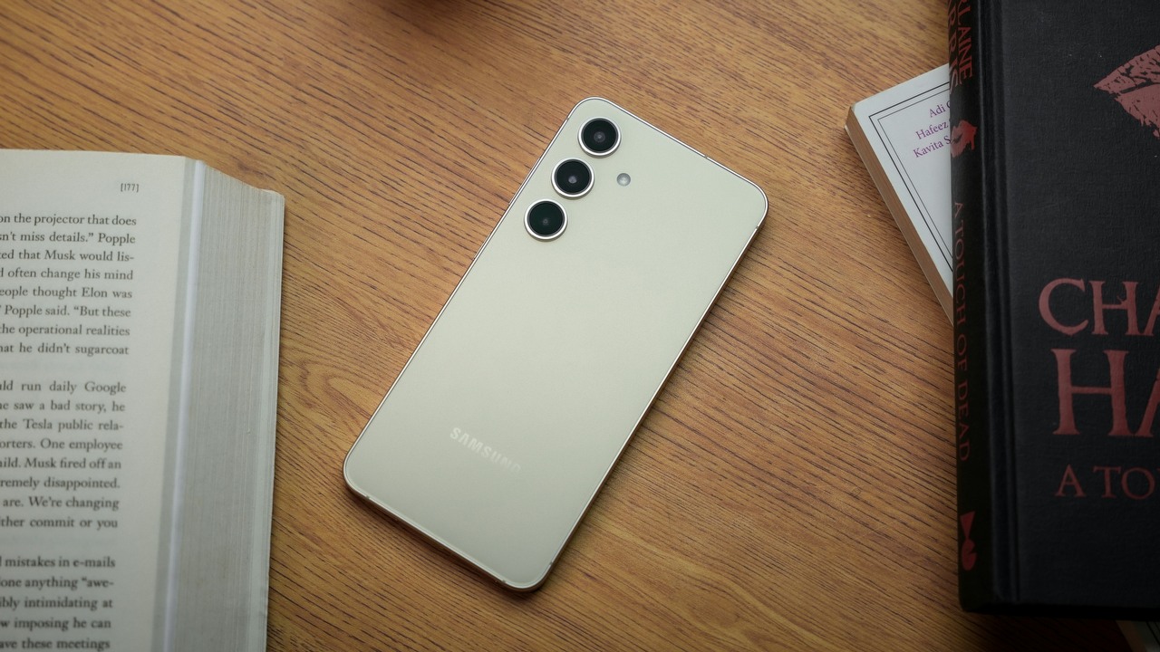 Znamy oficjalne ceny Galaxy S25.  Samsung kusi, nowe smartfony tańsze od poprzedników, źródło grafiki: Unsplash | Dhruv vishwakarma.