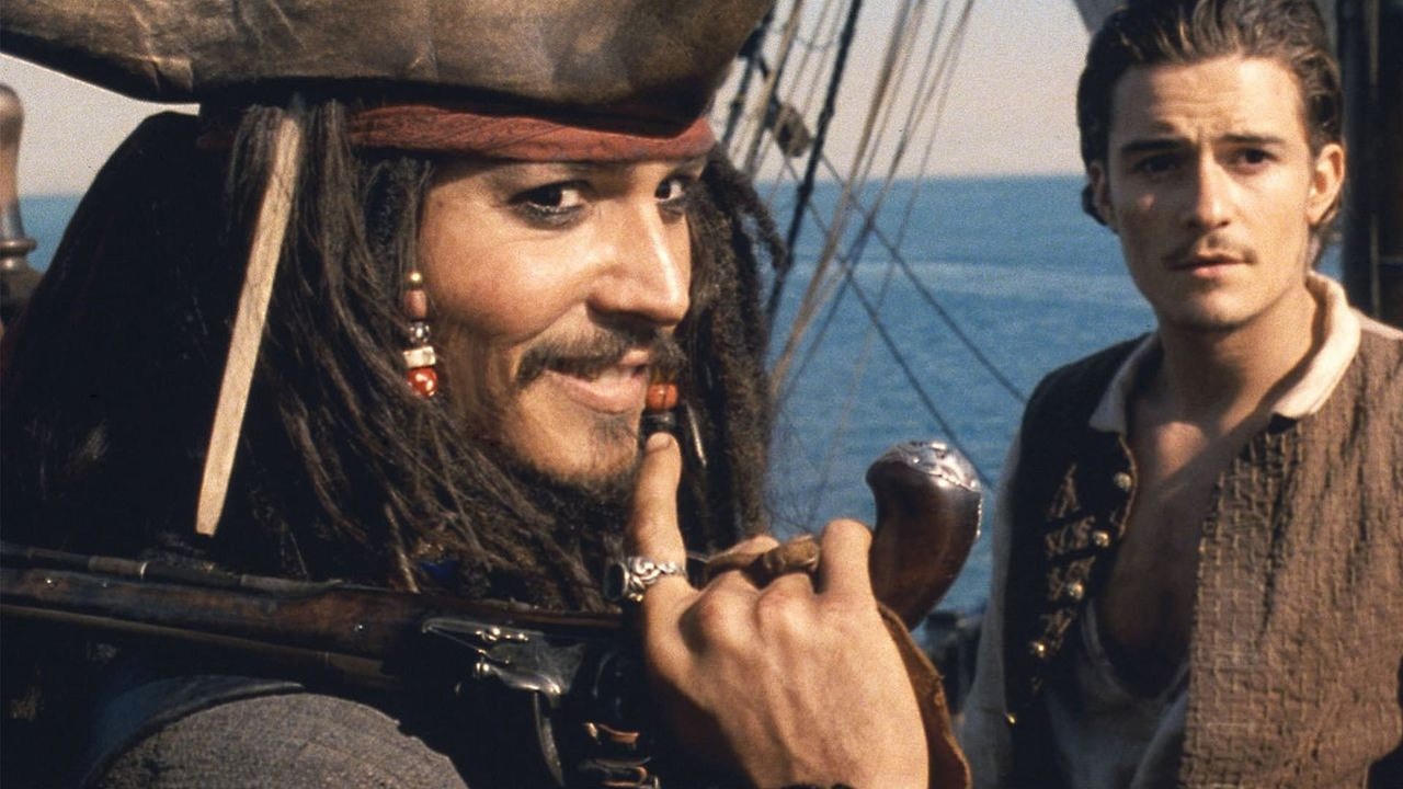 „Nigdy nie mów nigdy”. Orlando Bloom komentuje szanse na swój powrót do Piratów z Karaibów i zdradza, czy obejrzy nadchodzący reboot serii fantasy, źródło grafiki: Piraci z Karaibów. Klątwa Czarnej Perły, Gore Verbinski, Disney, 2003.