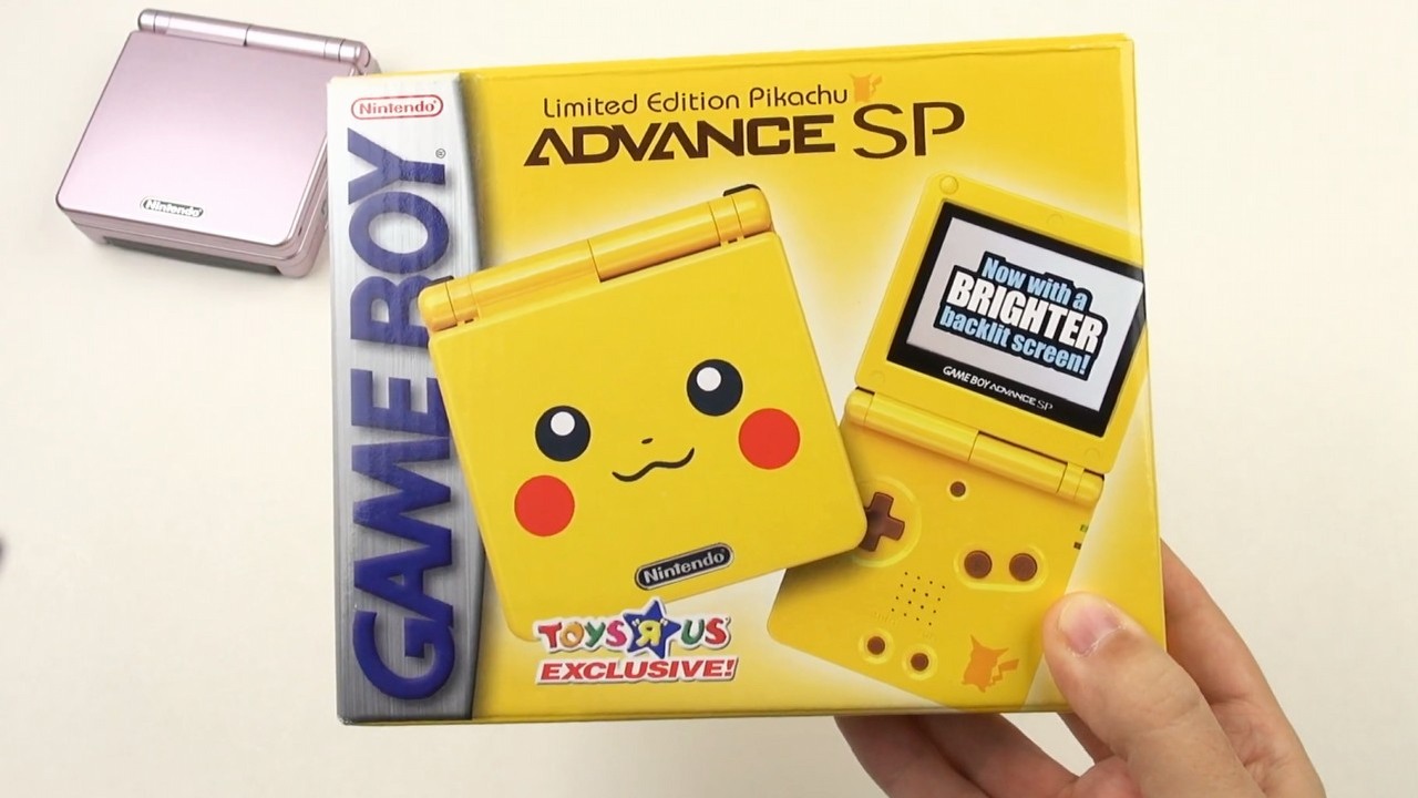 Rodzice gracza znaleźli oryginalnie zapakowany GBA SP w wersji Pikachu - wtedy zapłacili 80 dolarów, dziś jest wart tysiące, źródło grafiki: Erica Griffin, YouTube.