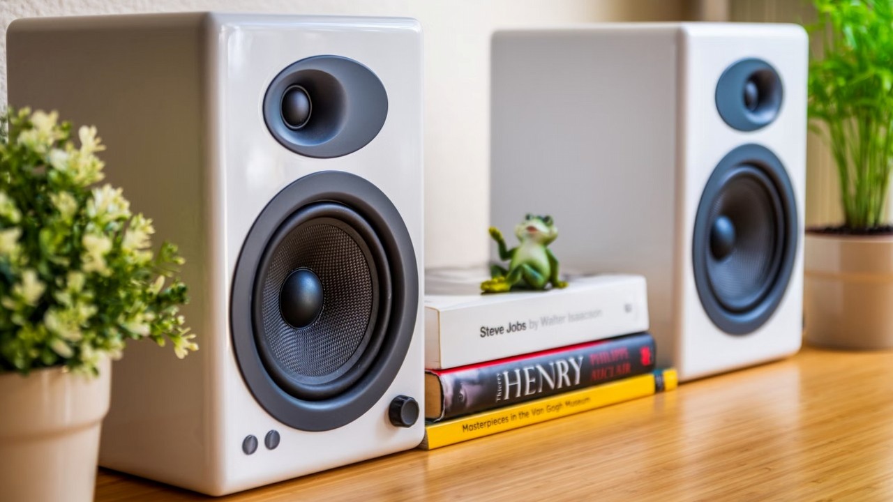 Kupił głośniki Dolby Atmos do swojego systemu surround i natychmiast tego pożałował; to nie jest technologia dla każdego, źródło grafiki: Shakti Rajpurohit; Unsplash.com; 2021.
