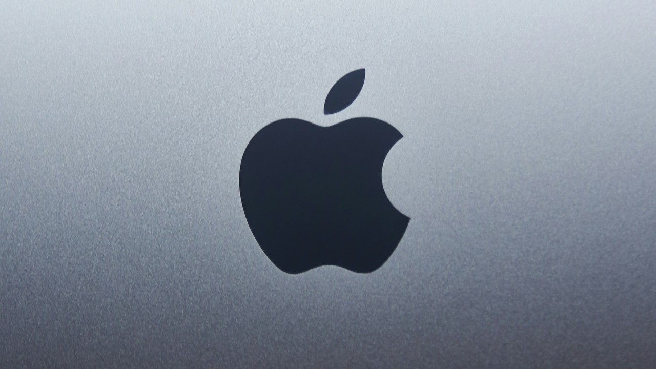 Apple notuje rekordowe przychody pomimo spadków sprzedaży iPhone'a, źródło grafiki: Sumudu Mohottige | Unsplash.
