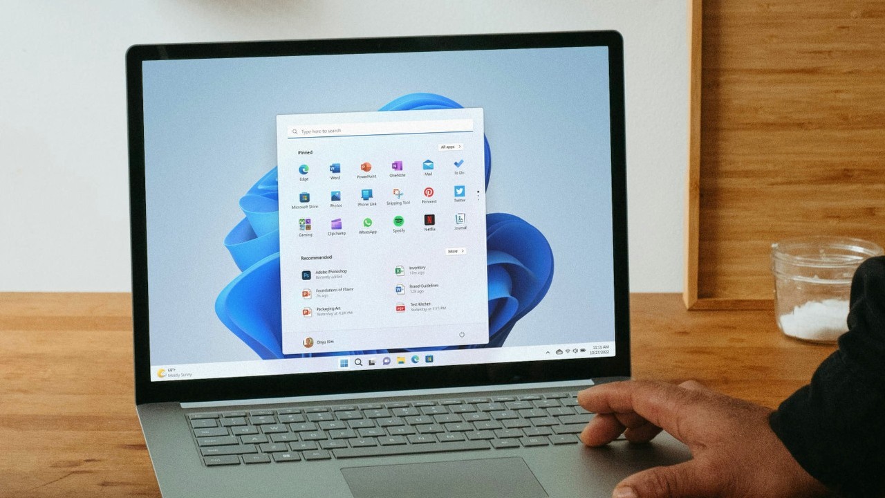 Chcesz mieć Windowsa 11 na niewspieranym sprzęcie? Microsoft znowu próbuje to utrudnić, źródło grafiki: Windows, Unsplash.