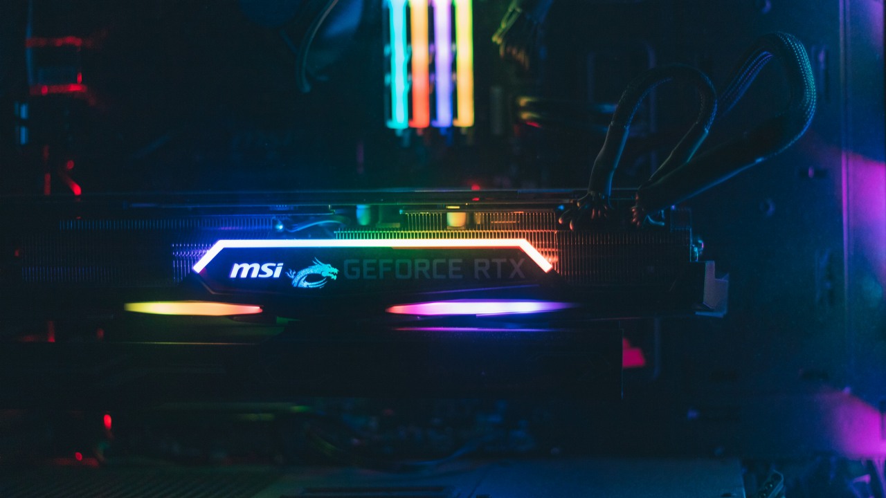 RTX-a 5070 Ti zobaczymy już w przyszłym tygodniu? MSI zdradziło datę premiery karty, źródło grafiki: Unsplash | Javier Esteban.