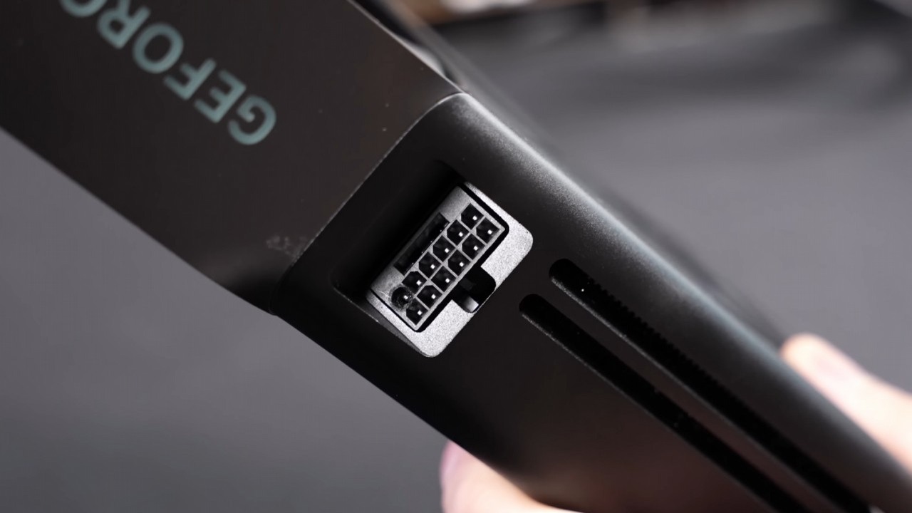 Problemy z RTX-ami 5090 to nie przypadek? Zdaniem eksperta zamienniki kabli nie są tu winne, źródło grafiki: YouTube: der8auer EN; 2025.