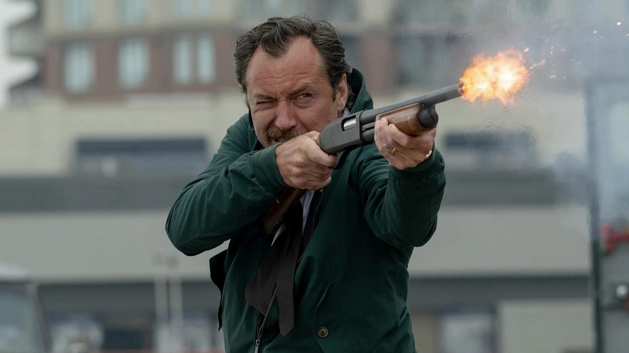 Nr 1 w 53 krajach - solidny kryminał z Jude’em Law w roli agenta FBI ma 92% na Rotten Tomatoes, thriller podbija listy przebojów streamingu i zachwyca widzów, źródło grafiki: The Order: Ciche braterstwo, Justin Kurzel, Prime Video, 2024.