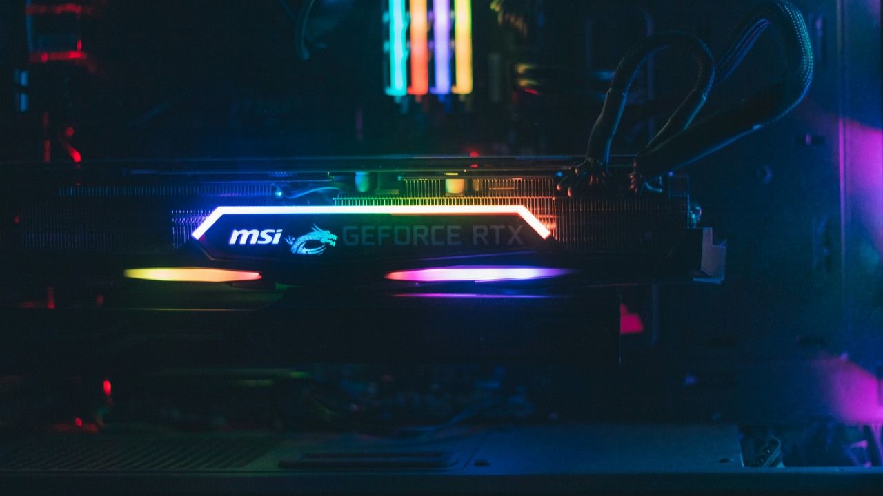 Oferty na RTX-a 5070 Ti zauważone w jednym ze sklepów. Ponownie cena jest wyższa niż sugerowana, źródło grafiki: Unsplash | Javier Esteban.