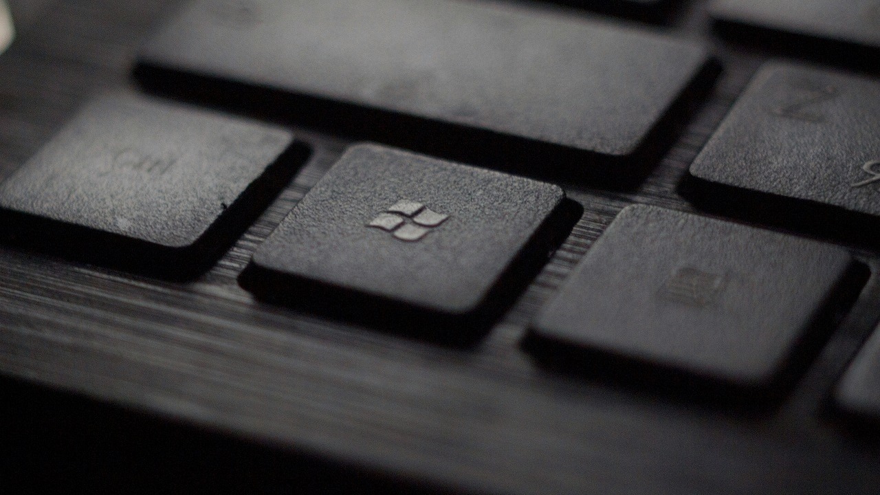 Windows 11 z kolejnymi reklamami? Microsoft chce dalej promować Game Passa w ustawieniach, źródło grafiki: Unsplash | Tadas Sar..