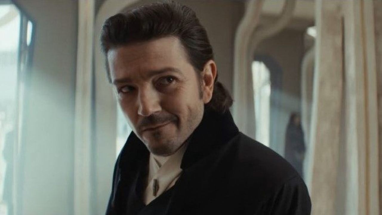 Niecałe dwa miesiące zostały do powrotu 2. sezonu jednego z najlepszych seriali Star Wars. Nowy zwiastun nie jest jedyną niespodzianką, jaką Disney przygotował dla fanów Andora, źródło grafiki: Andor, Tony Gilroy, Disney, 2025.