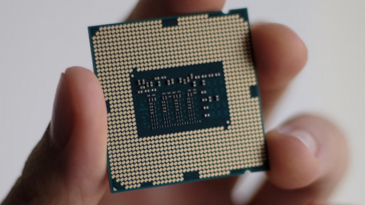 Ryzen 7 9800X3D z problemami. Winne może być zbyt wysokie napięcie i wadliwa wersja BIOS-u, źródło grafiki: Niek Doup; Unsplash.com; 2020.