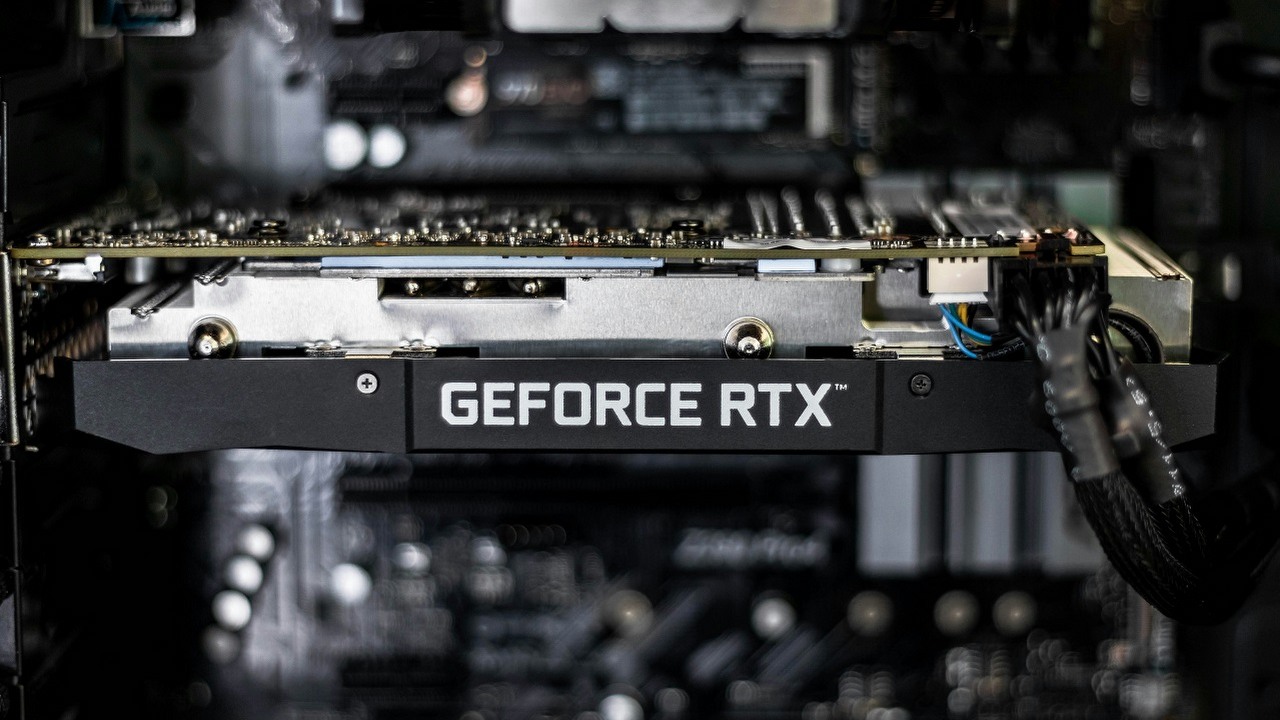 RTX 5070 już zauważony w pierwszych sklepach. Czy tym razem obędzie się bez przepłacania?, źródło grafiki: Unsplash | Christian Wiediger..