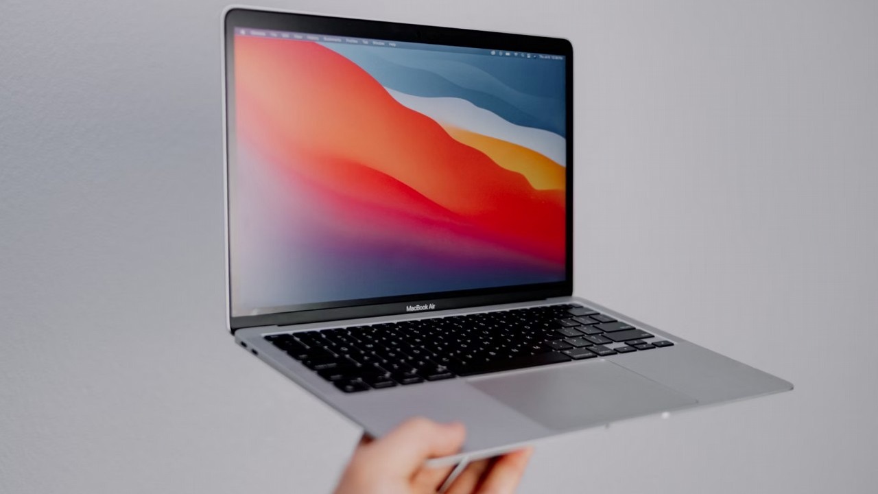 Premiera nowego MacBooka Air M4 może odbyć się jeszcze w tym tygodniu; na nowe iPady jeszcze trochę poczekamy, źródło grafiki: Isaac Martin; Unsplash.com; 2021.