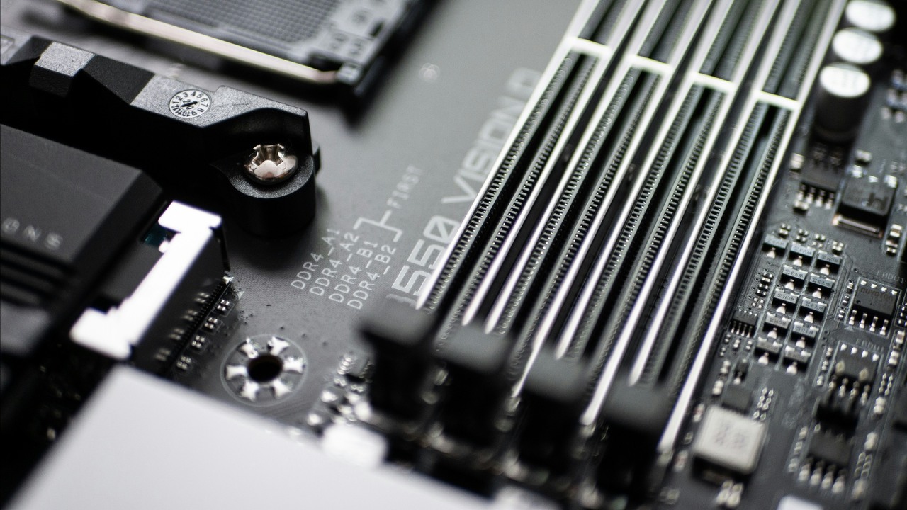 16 GB pamięci RAM to już przeżytek, mamy nowy standard, źródło grafiki: Unsplash | Sven Finger.