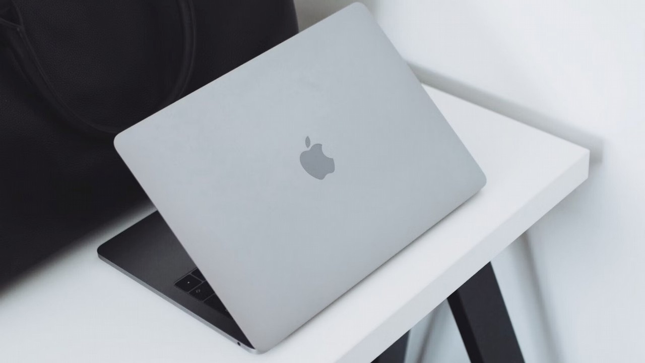 MacBooki Air M4 zobaczymy w tym tygodniu? Tim Cook wspomina o nowym Air, źródło grafiki: Aidan Hancock; Unsplash.com; 2018.
