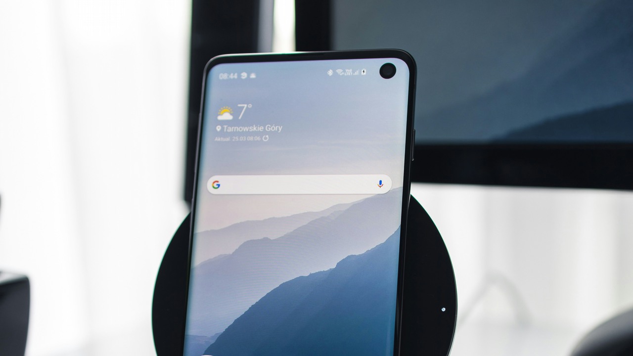 Galaxy S26, jak iPhone 16 Pro - smartfon dostanie zauważalnie cieńsze ramki, źródło grafiki: Sebastian Bednarek | Unsplash.