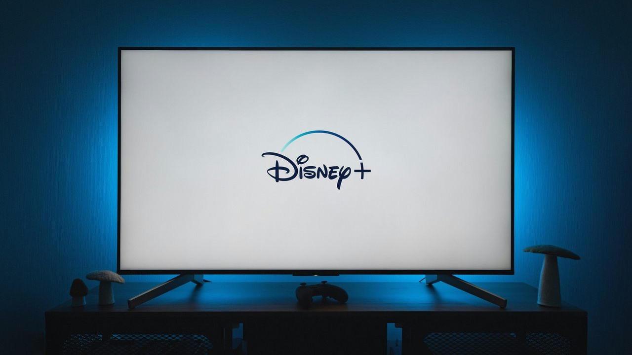 Disney Plus za 8 zł na miesiąc. Oto kto może skorzystać na mocnej promocji, źródło grafiki: Unsplash.com / Thibault Penin / 2022.