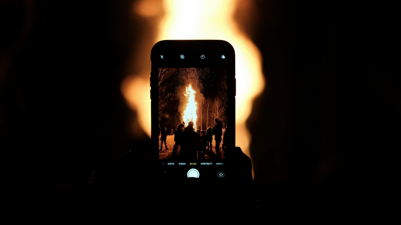 Apple szykuje sporą zmianę? iPhone 17 Pro ma skorzystać z technologii, na którą czekaliśmy latami, źródło grafiki: Unsplash | Fredrik Solli Wandem.