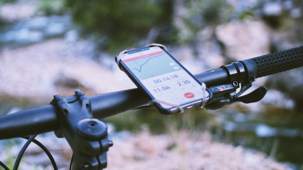 Strava Premium - ile kosztuje i co daje w 2025 roku? Omawiamy subskrypcję Strava, źródło grafiki: Jay Miller / Unsplash.