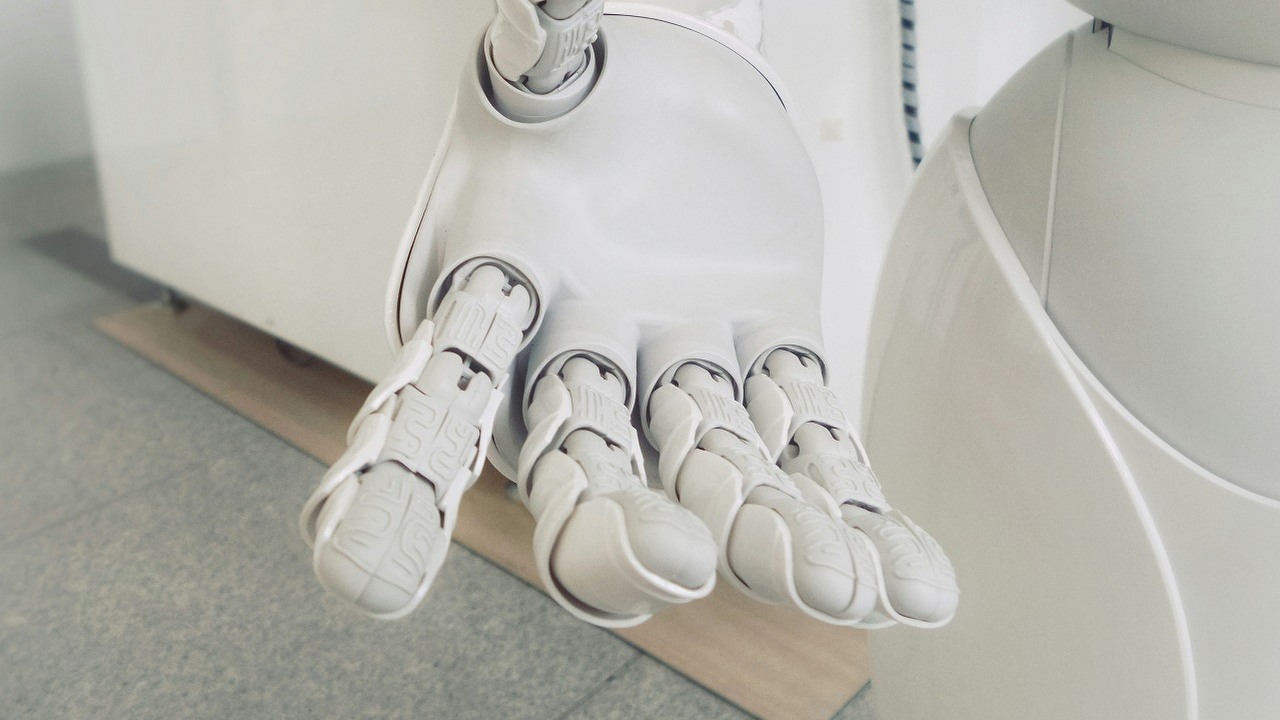 OpenAI chce być ponad prawem; firma apeluje o dostęp do treści chronionych prawem autorskim w obawie przed Chinami, źródło grafiki: Unsplash | Possessed Photography..