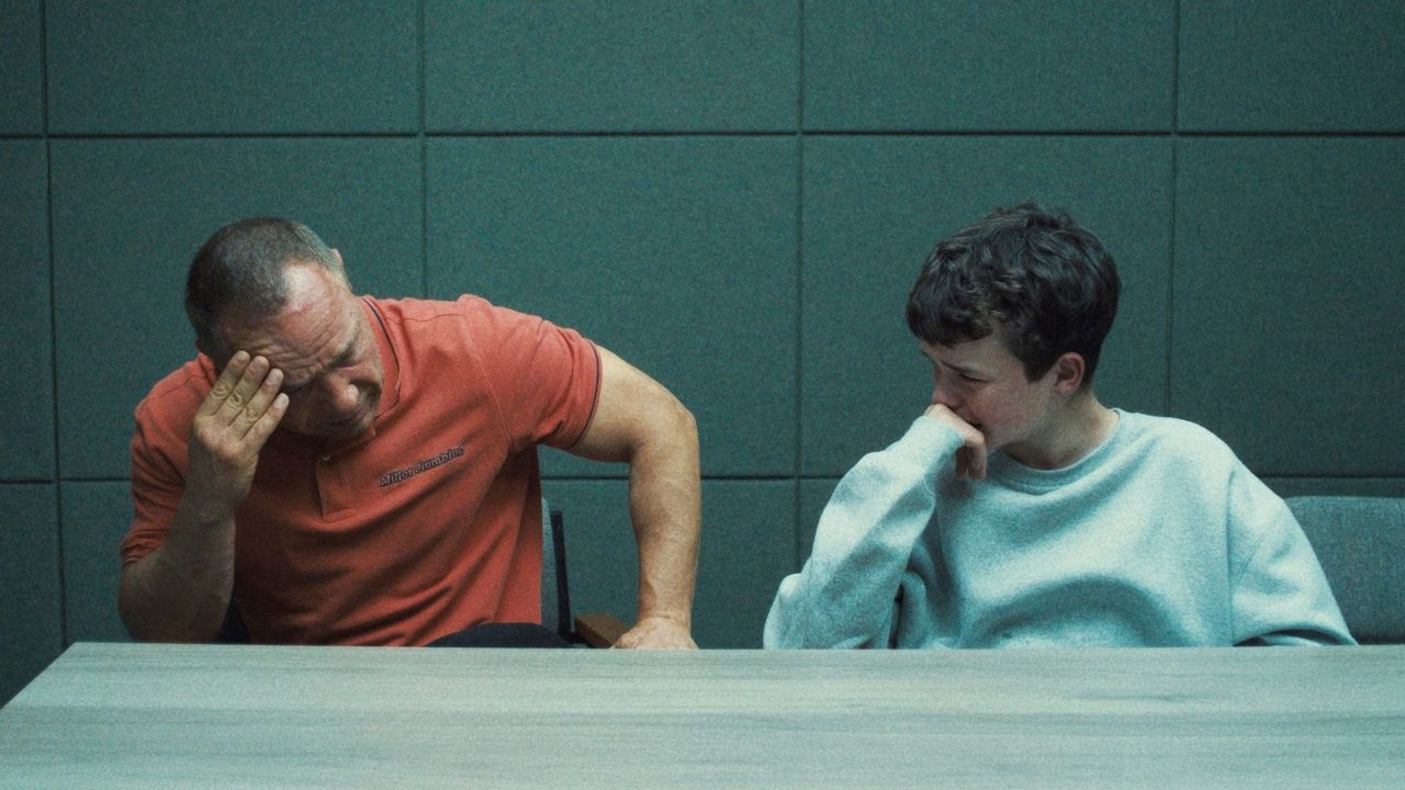 Nowy numer 1 w Polsce - wstrząsający thriller jest hitem Netflixa już dzień po premierze, Dojrzewanie to jeden z najlepszych seriali 2025 roku zdaniem krytyków, źródło grafiki: Dojrzewanie, Stephen Graham, Netflix, 2025.