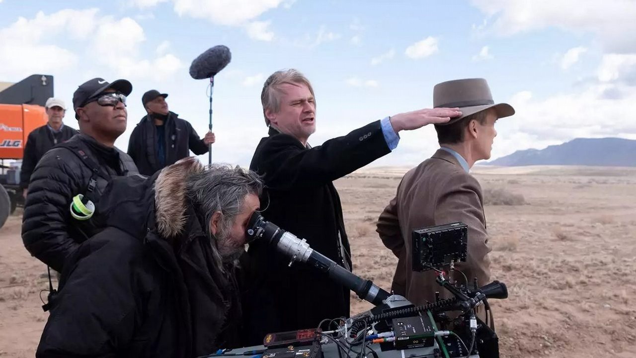 Matt Damon na nowych zdjęciach z planu The Odyssey Christophera Nolana. Tak ekipa epickiego widowiska przygotowuje się do kręcenia scen w legendarnej jaskini, źródło grafiki: Oppenheimer, Christopher Nolan, Universal, 2023.