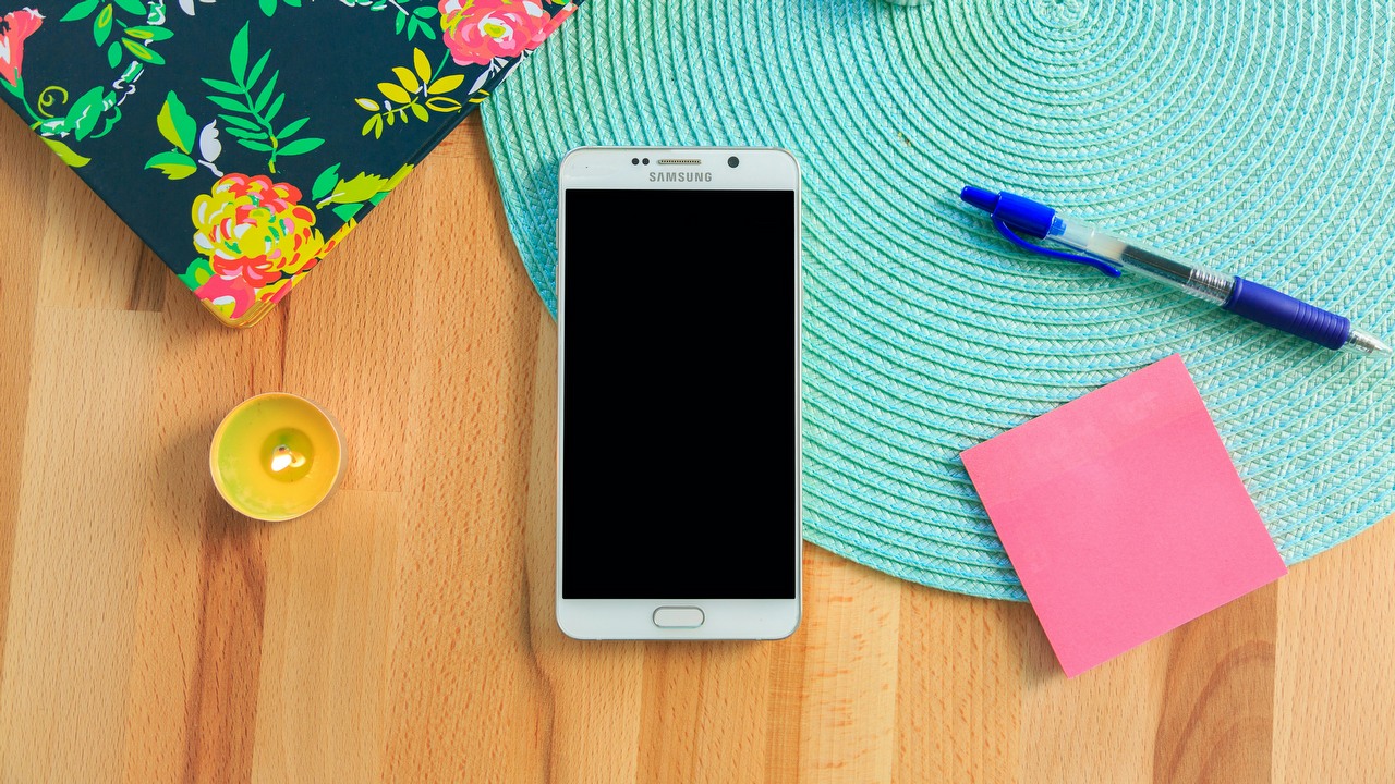 Stopniowo Android przestał być systemem operacyjnym dla majsterkowiczów: śmierć niestandardowych ROM-ów była nieunikniona, źródło grafiki: Unsplash | Lacie Slezak.
