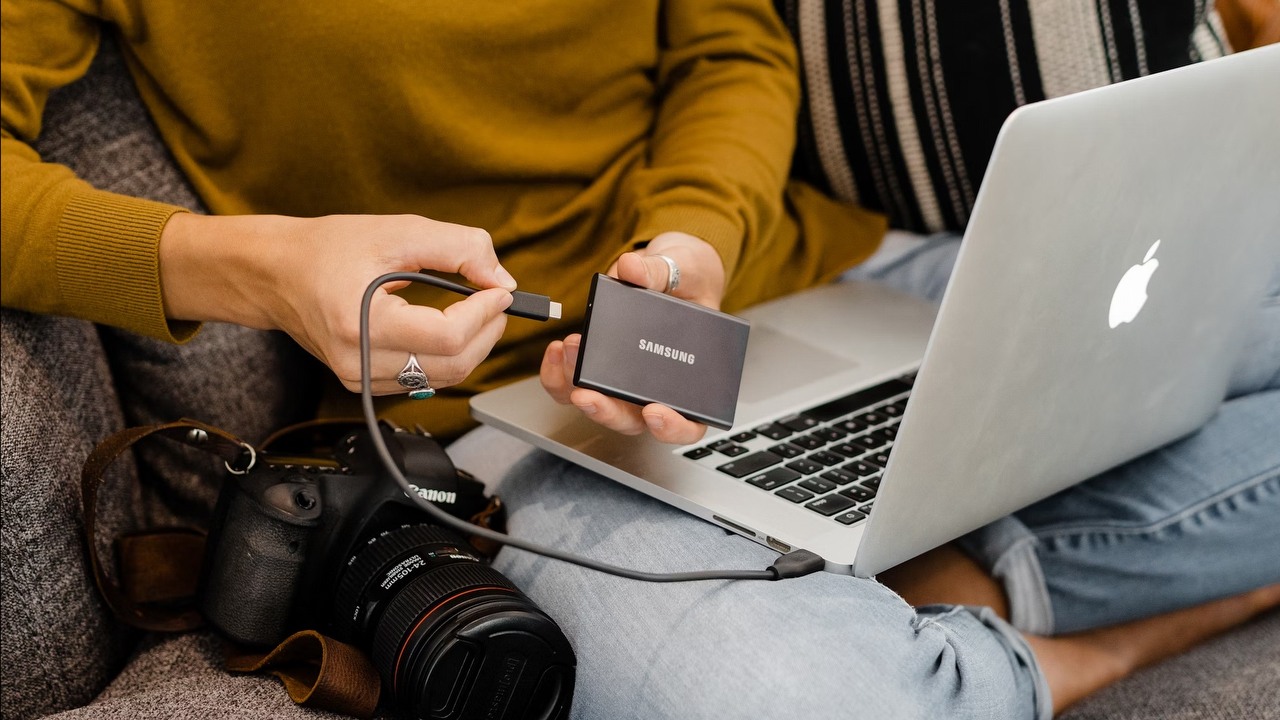 Sprawdzamy, czym różnią się systemy plików, źródło grafiki: Samsung Memory / Unsplash.